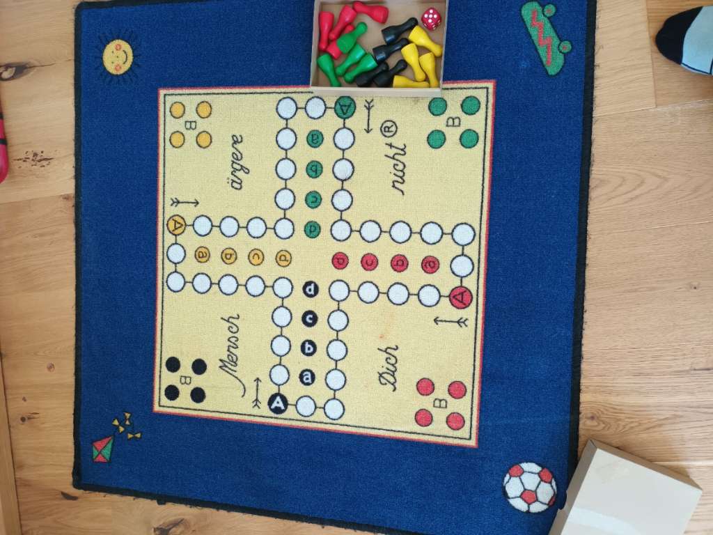 Mens erger je niet - vloerkleed | Oscarcrew